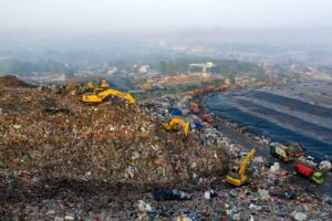 Vista aérea de un vertedero, consecuencia de una mala gestión de residuos