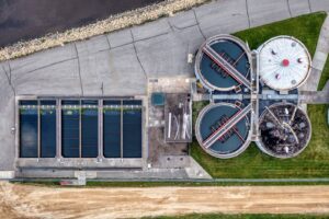 Vista aérea de una estación depuradora de aguas residuales
