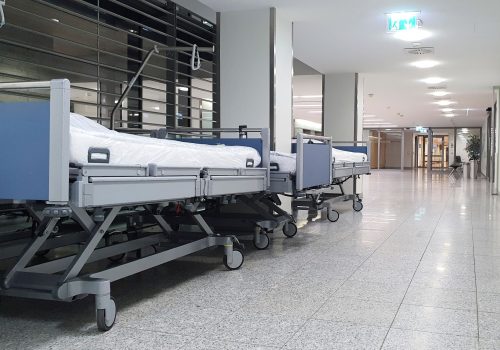 Pasillo de hospital, un entorno donde la desinfección es imprescindible