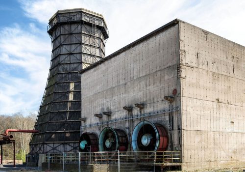 Torre de refrigeración industrial, una de las instalaciones donde se forma la legionella